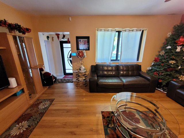1060 NE 122nd Street, North Miami, FL 33161