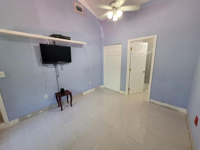 1060 NE 122nd Street, North Miami, FL 33161