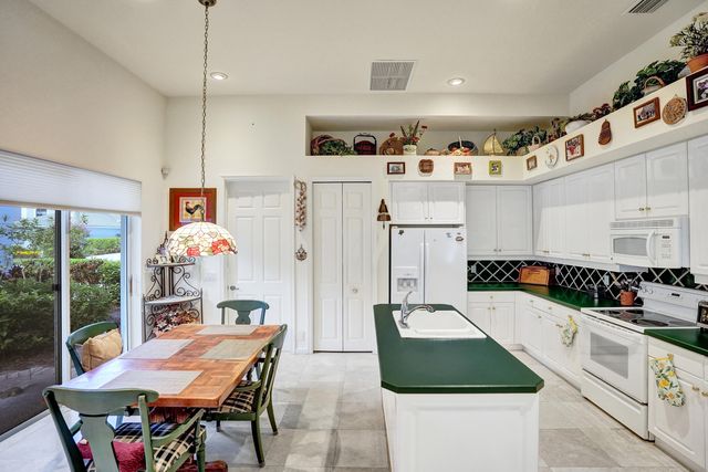 16106 Villa Vizcaya Place, Delray Beach, FL 33446