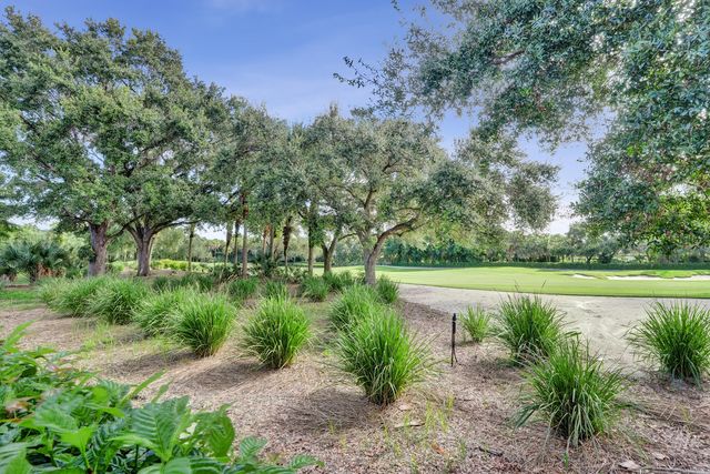 16106 Villa Vizcaya Place, Delray Beach, FL 33446