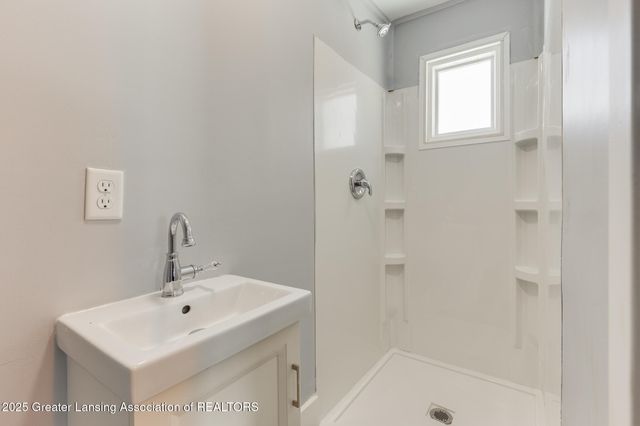 222 S Clemens Avenue, Lansing, MI 48912