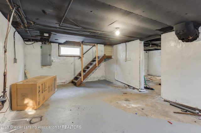 222 S Clemens Avenue, Lansing, MI 48912