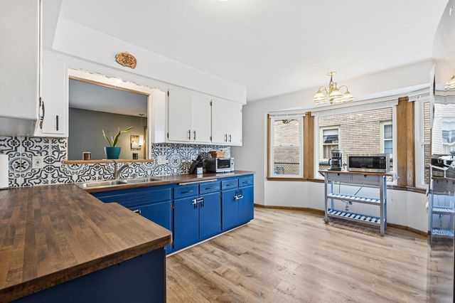 3845 N 100th STREET, Wauwatosa, WI 53222