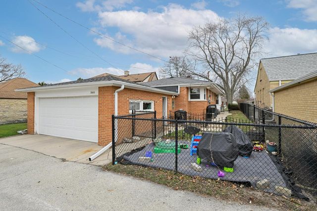 3845 N 100th STREET, Wauwatosa, WI 53222