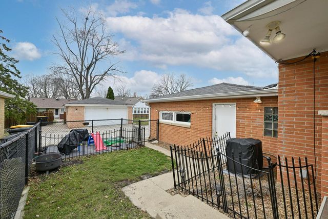 3845 N 100th STREET, Wauwatosa, WI 53222