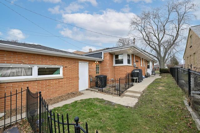 3845 N 100th STREET, Wauwatosa, WI 53222