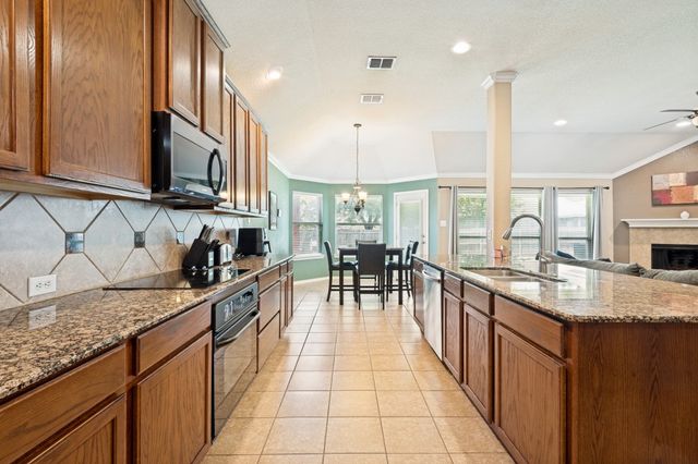 605 Southwind Drive, Arlington, TX 76002