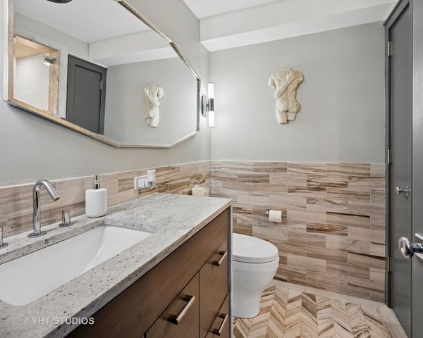 320 W Oakdale Avenue 801, Chicago, IL 60657