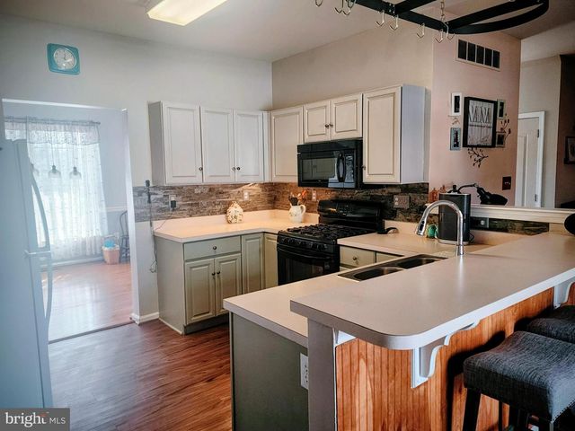 4 ALDEN CT, New Castle, DE 19720