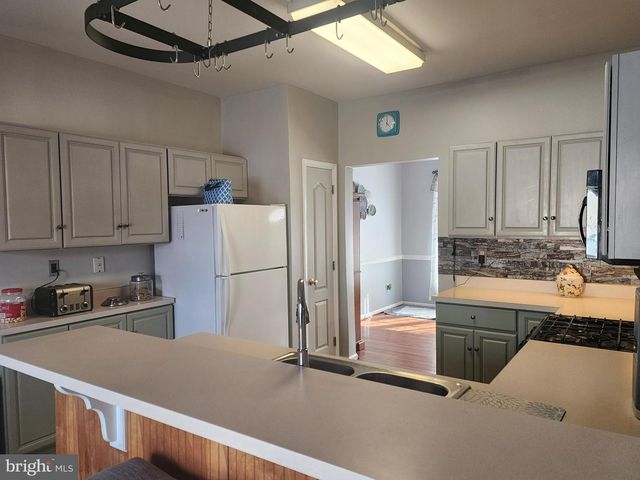 4 ALDEN CT, New Castle, DE 19720