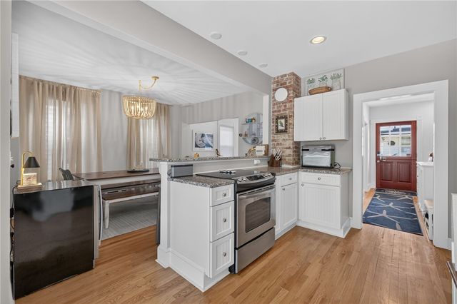 26 Lee Avenue, Newport, RI 02840