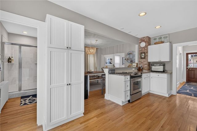 26 Lee Avenue, Newport, RI 02840