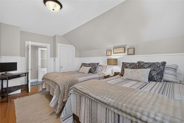 26 Lee Avenue, Newport, RI 02840