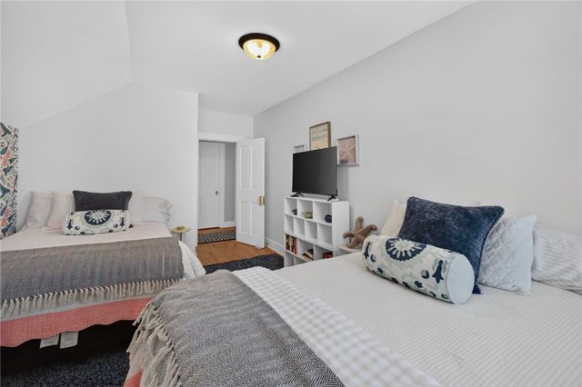 26 Lee Avenue, Newport, RI 02840