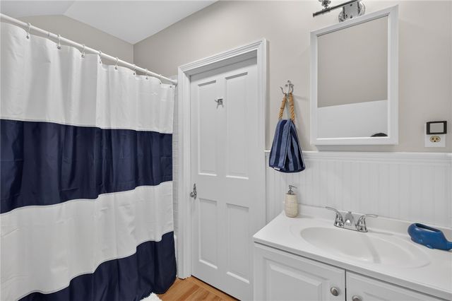 26 Lee Avenue, Newport, RI 02840