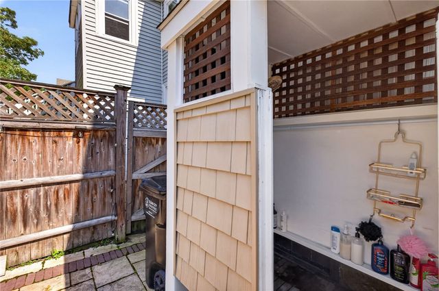 26 Lee Avenue, Newport, RI 02840