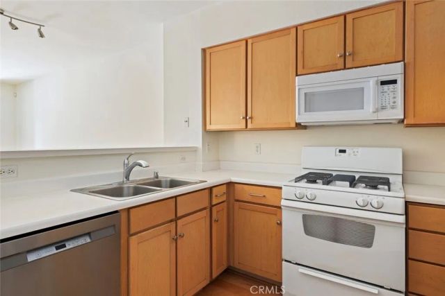 6400 Crescent Park E 111, Playa Vista, CA 90094