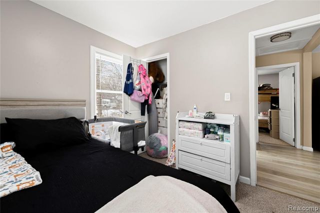 19800 Oakfield Street, Detroit, MI 48235