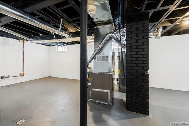 19800 Oakfield Street, Detroit, MI 48235