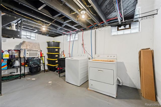 19800 Oakfield Street, Detroit, MI 48235