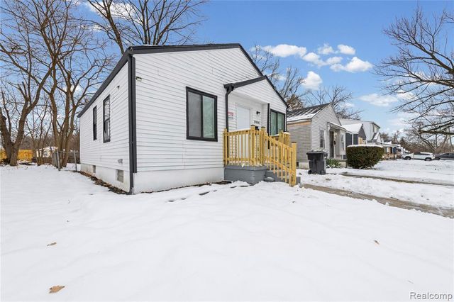 19800 Oakfield Street, Detroit, MI 48235