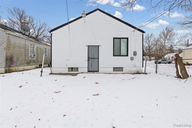 19800 Oakfield Street, Detroit, MI 48235