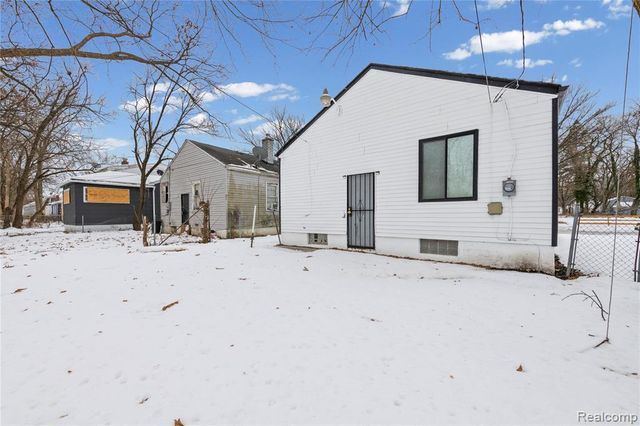 19800 Oakfield Street, Detroit, MI 48235