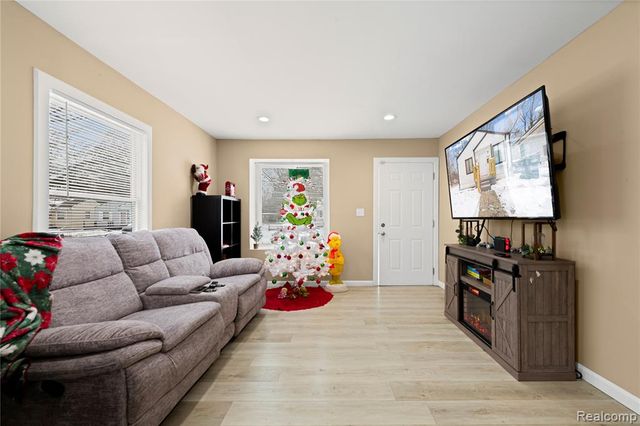 19800 Oakfield Street, Detroit, MI 48235