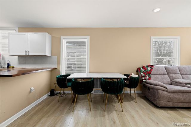 19800 Oakfield Street, Detroit, MI 48235