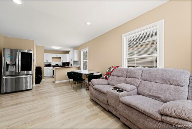 19800 Oakfield Street, Detroit, MI 48235