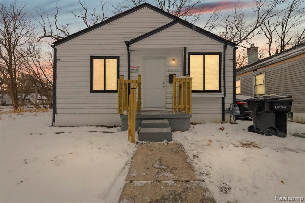 19800 Oakfield Street, Detroit, MI 48235