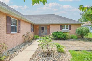 208 Cortner Drive, Smithton, IL 62285