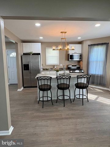 330 W PEACH ST, Vineland, NJ 08360