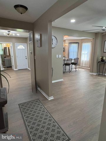 330 W PEACH ST, Vineland, NJ 08360