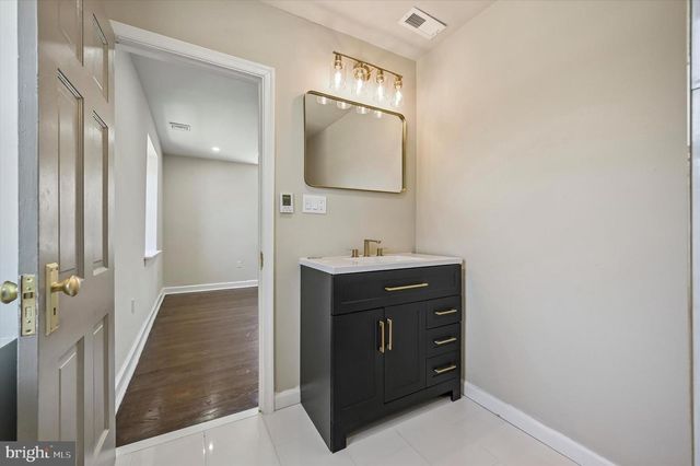 2404 GOLF RD, Philadelphia, PA 19131