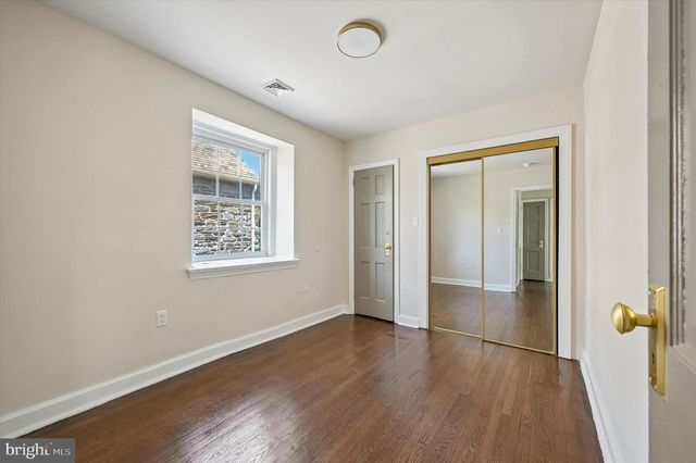 2404 GOLF RD, Philadelphia, PA 19131
