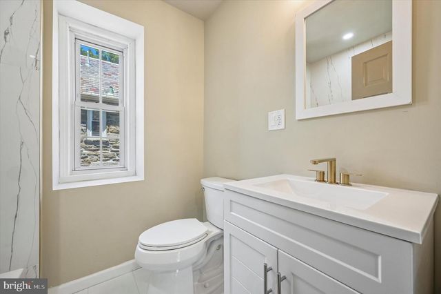 2404 GOLF RD, Philadelphia, PA 19131