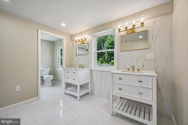 2404 GOLF RD, Philadelphia, PA 19131