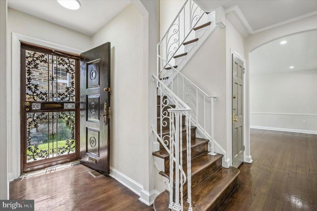 2404 GOLF RD, Philadelphia, PA 19131