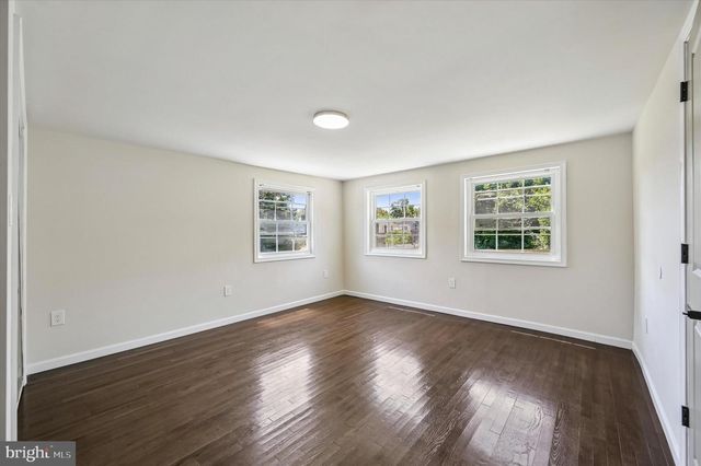2404 GOLF RD, Philadelphia, PA 19131