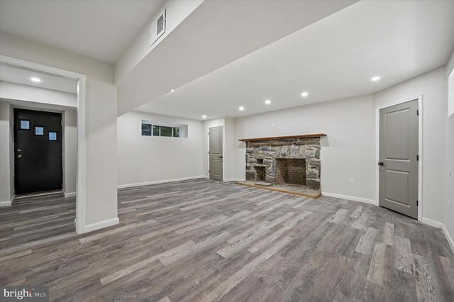 2404 GOLF RD, Philadelphia, PA 19131