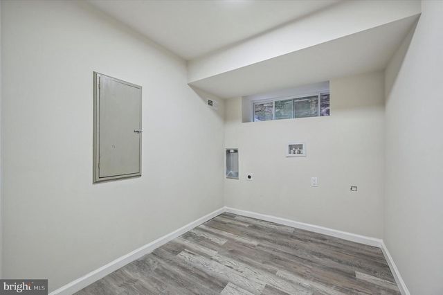 2404 GOLF RD, Philadelphia, PA 19131