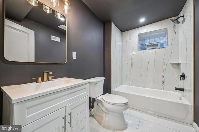 2404 GOLF RD, Philadelphia, PA 19131