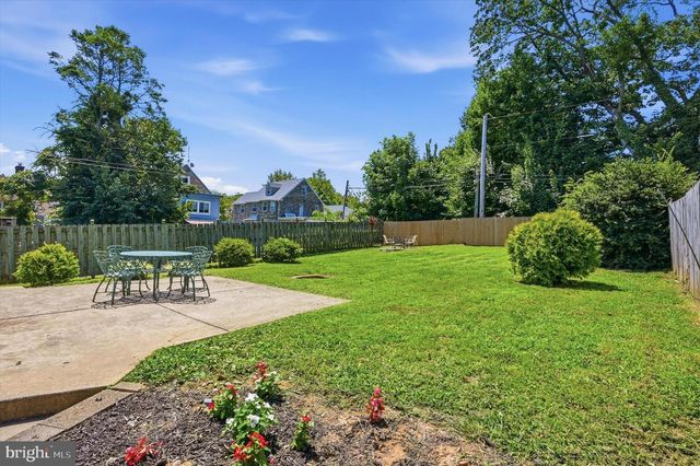 2404 GOLF RD, Philadelphia, PA 19131
