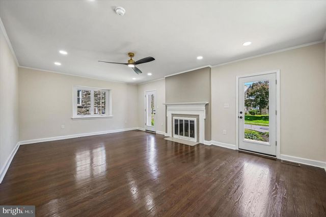 2404 GOLF RD, Philadelphia, PA 19131