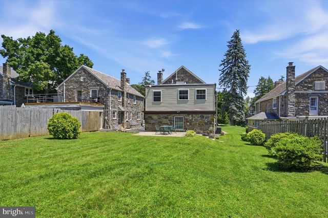 2404 GOLF RD, Philadelphia, PA 19131