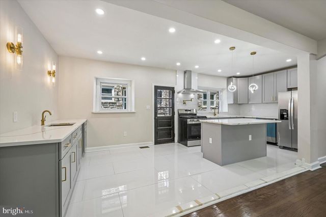 2404 GOLF RD, Philadelphia, PA 19131