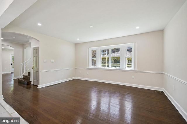 2404 GOLF RD, Philadelphia, PA 19131
