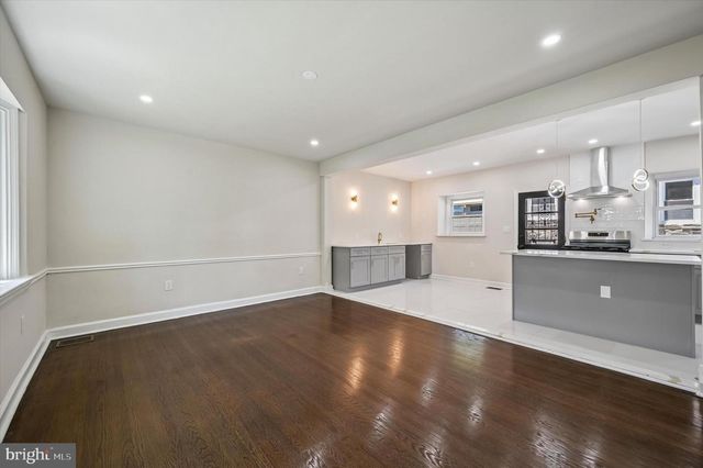 2404 GOLF RD, Philadelphia, PA 19131