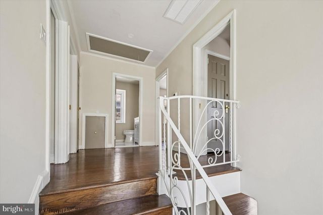 2404 GOLF RD, Philadelphia, PA 19131